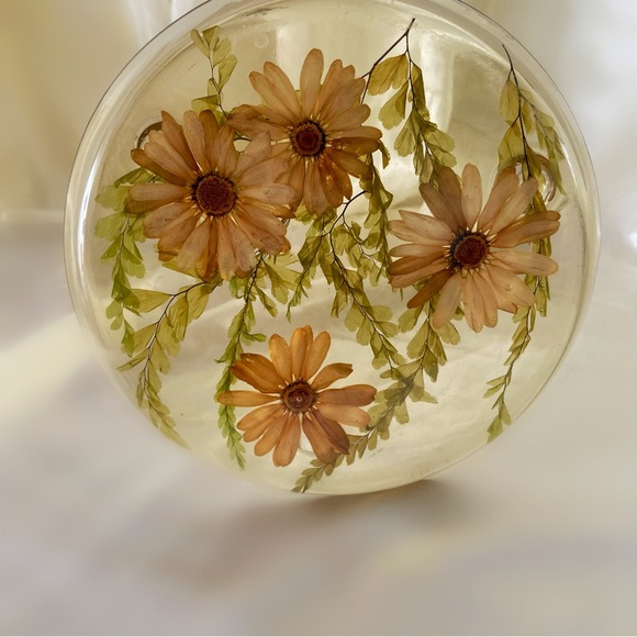 Vintage 60s resin dried flowers home decor wall art coaster trivet circle daisy - Picture 3 of 4